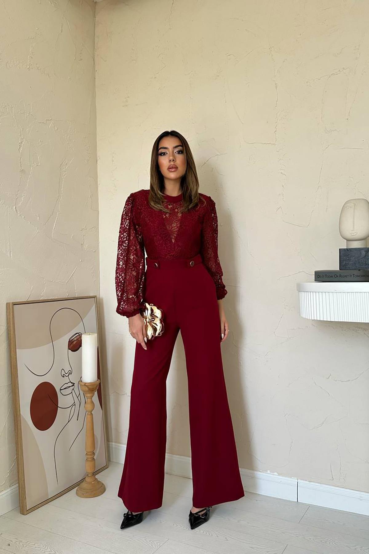 MACACÃO VERMELHO COM RENDA