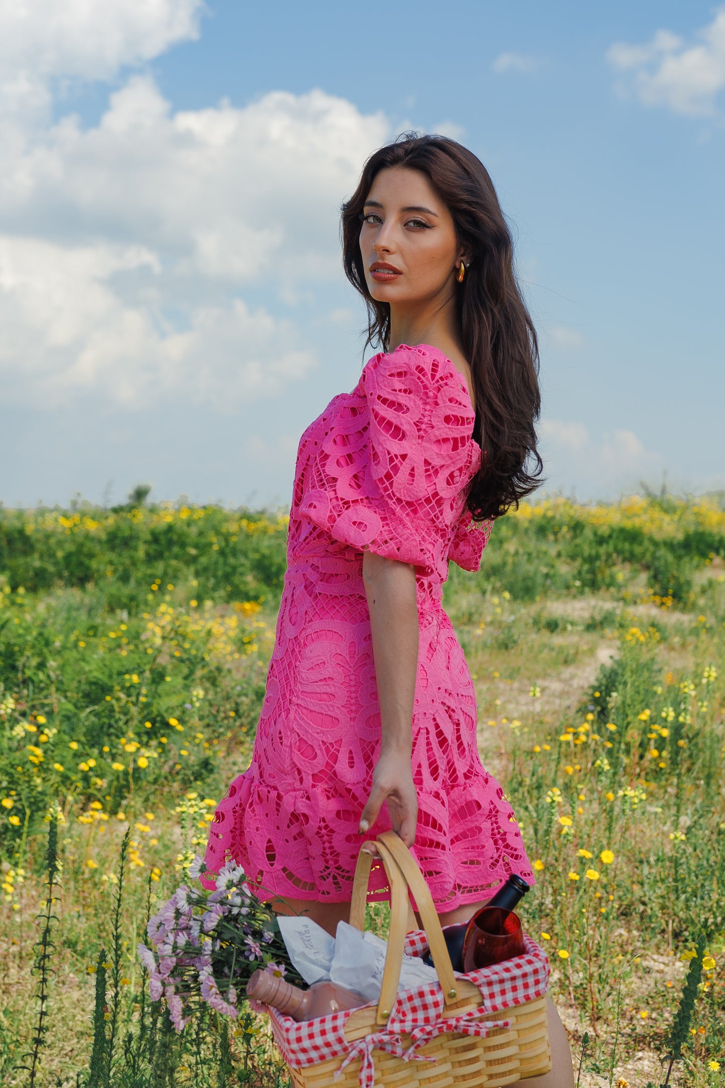 VESTIDO CURTO DE RENDA ROSA