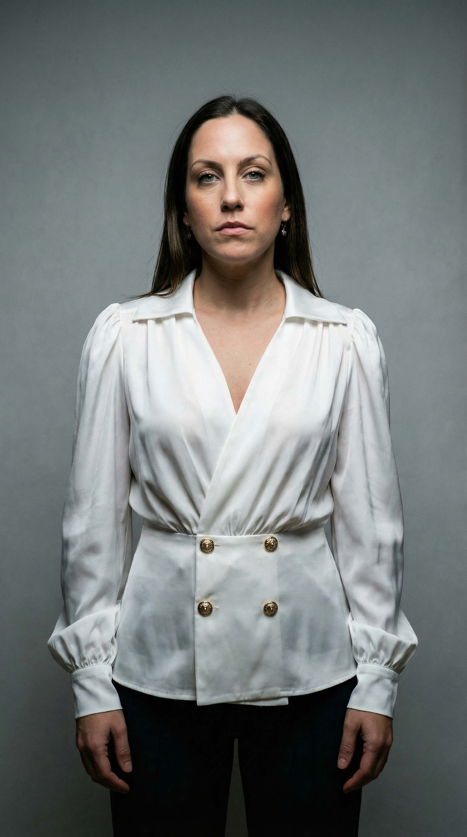 Blusa Branca com Botões Dourados