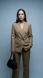 Blazer camel com botões dourados