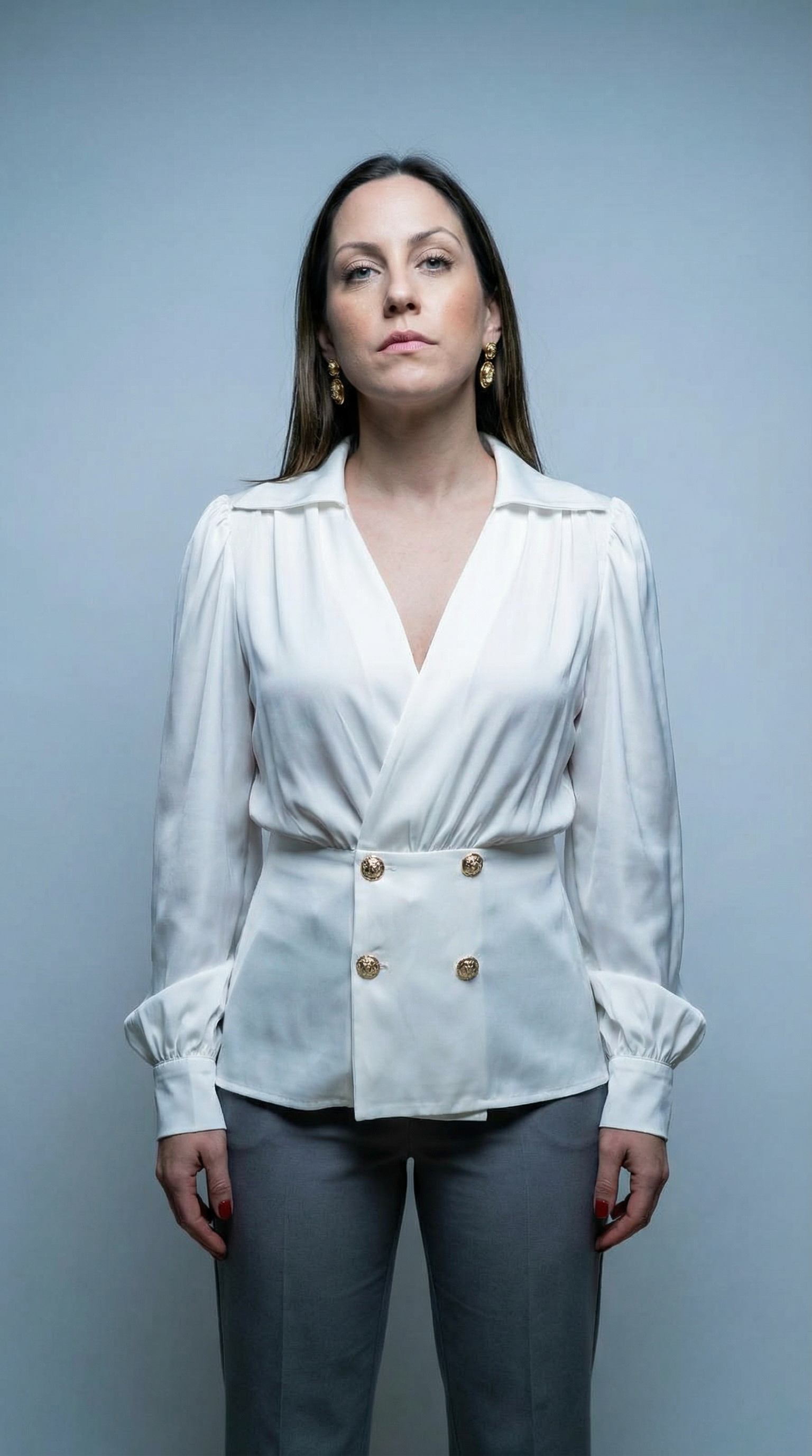Blusa Branca com Botões Dourados