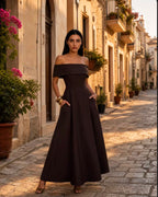 Vestido Midi Ombro a Ombro Castanho Chocolate – Elegância Estruturada com Bolsos