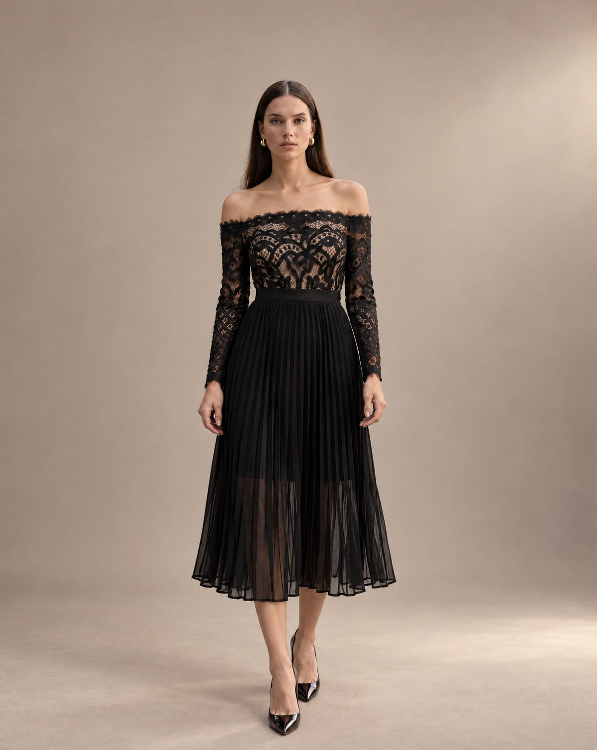 Vestido De Renda e Saia Plissada