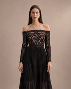 Vestido De Renda e Saia Plissada