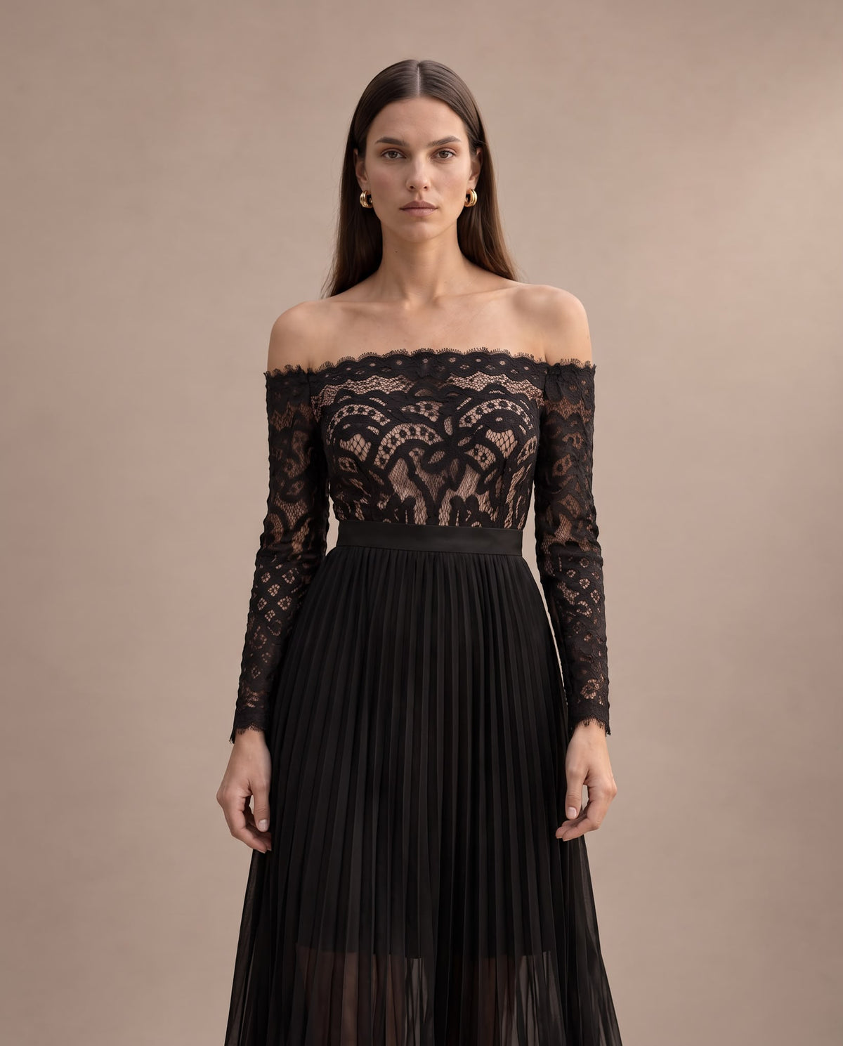 Vestido De Renda e Saia Plissada