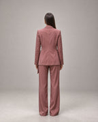 Fato Rosa Velho Acetinado com Blazer de Laço e Calças Largas