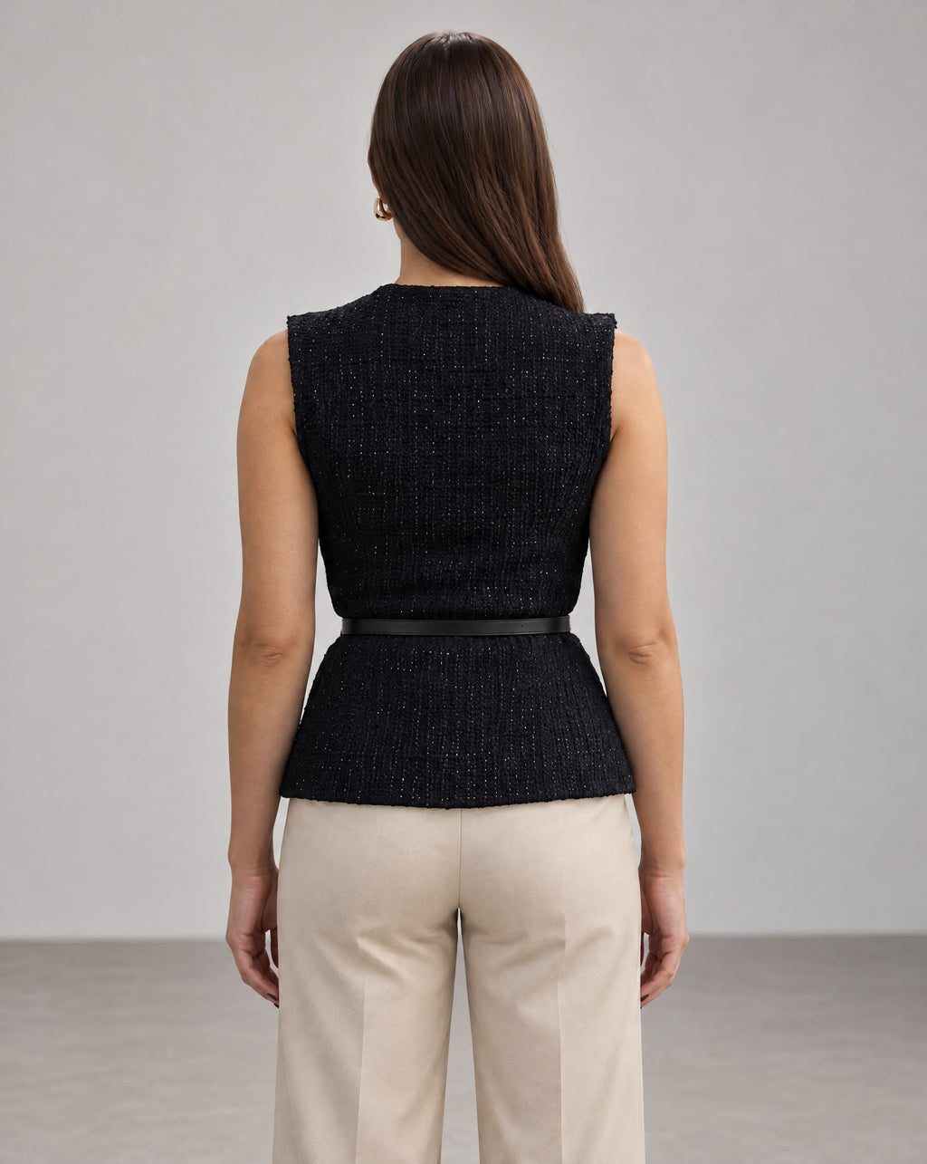 Colete Preto em Tweed com Lantejoulas e Botões Dourados