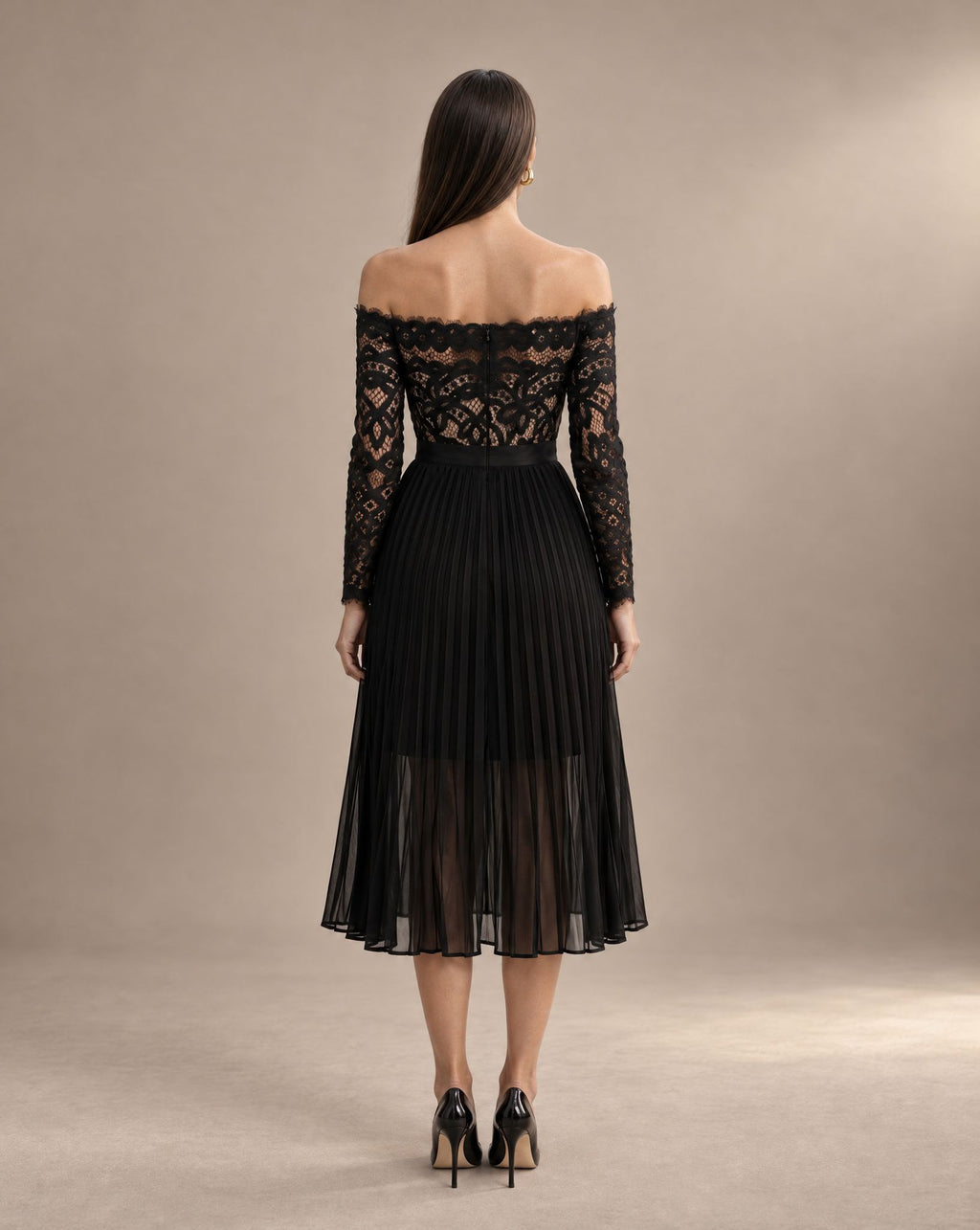 Vestido De Renda e Saia Plissada